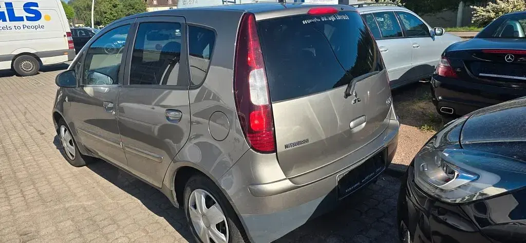 Gebraucht Mitsubishi Colt Inform 95 PS (69 kW) 2009 Grau Kleinwagen