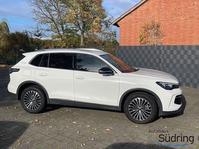 Gebraucht VW Tiguan Goal 150 PS (110 kW) 2025 Pure white SUV