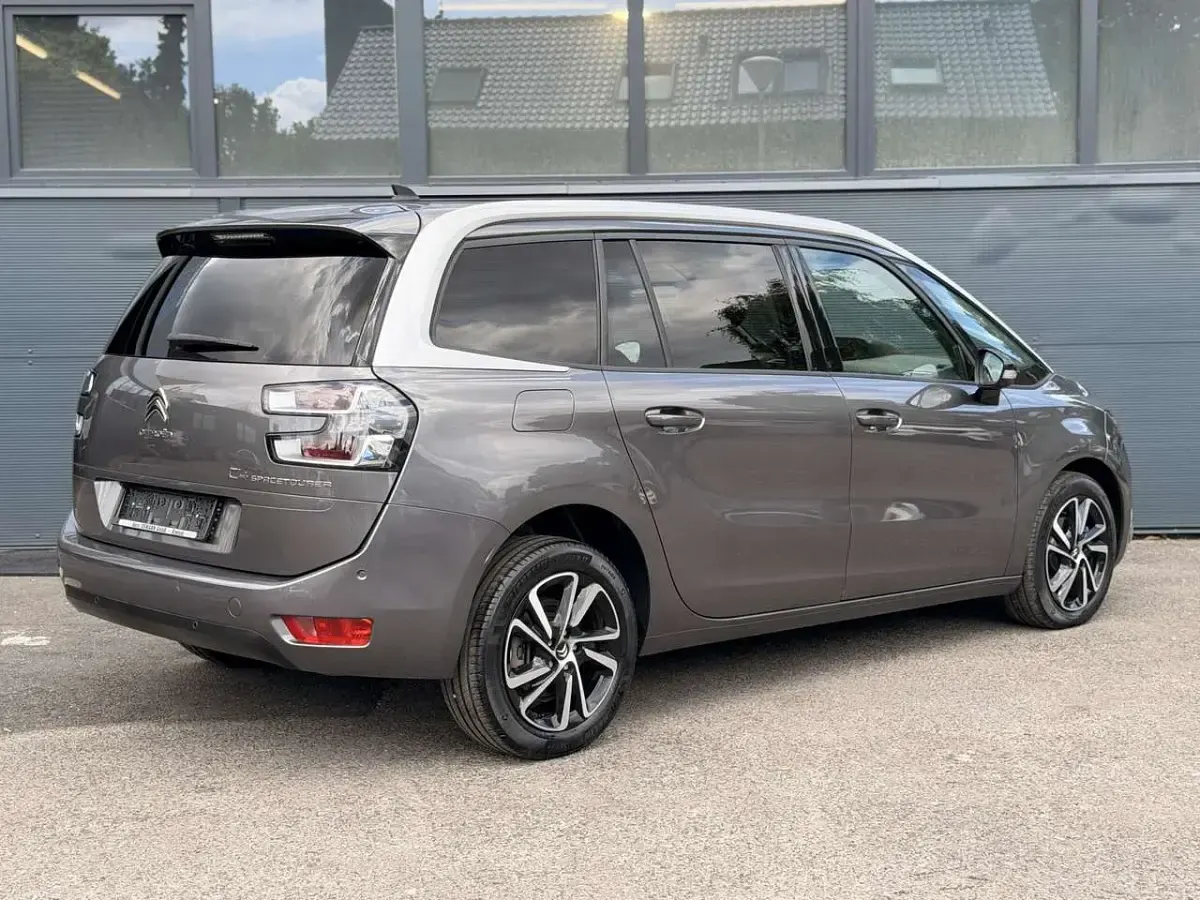 Gebraucht Citroën C4 Shine 131 PS (96 kW) 2022 Lackierung platiniumgrau/typ Van / Kleinbus