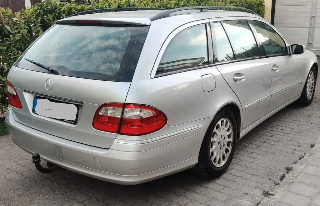 Gebraucht Mercedes E220 Elegance 150 PS (110 kW) 2003 Silber Limousine