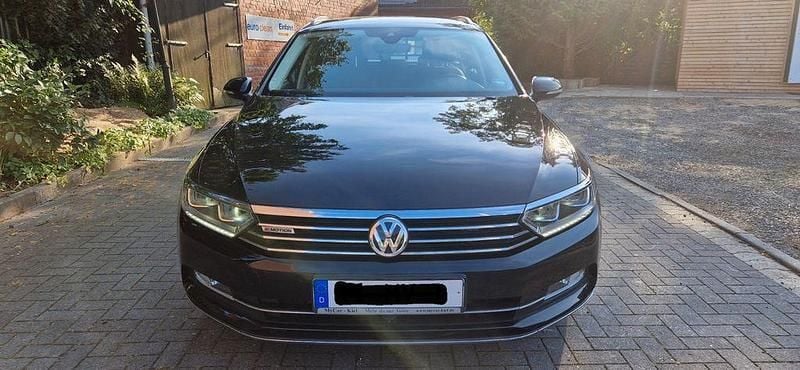Schwarz Gebraucht 2016 VW Passat Highline Kombi | 14.990 € (Fairer Preis) - Bild 1/4