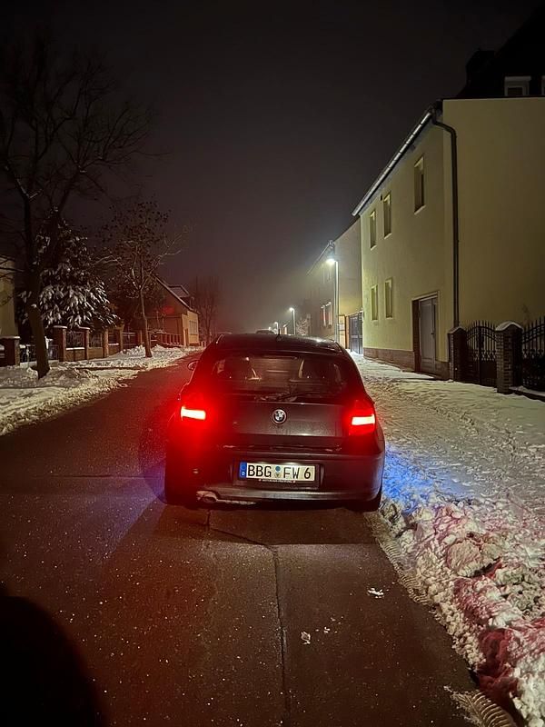 Gebraucht BMW 118 Advantage 143 PS (105 kW) 2011 Schwarz Kleinwagen