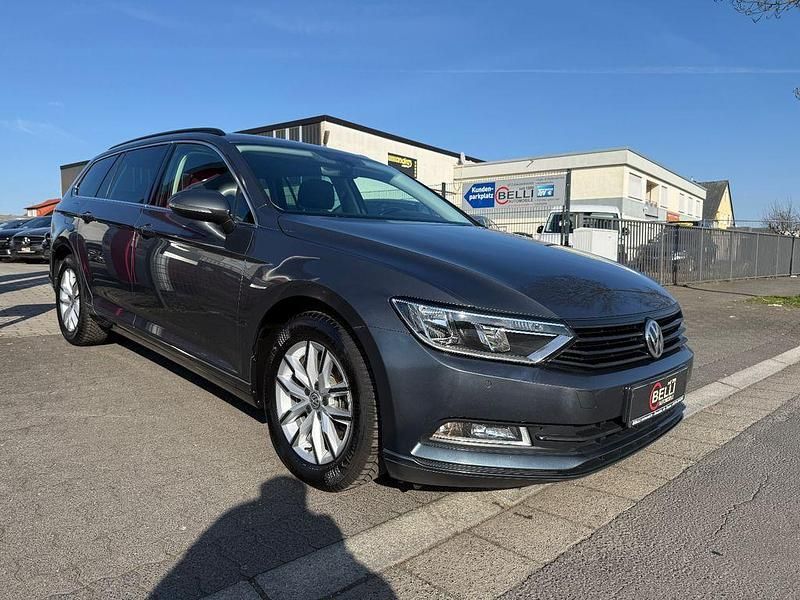 Gebraucht VW Passat Comfortline 150 PS (110 kW) 2017 Grau Limousine