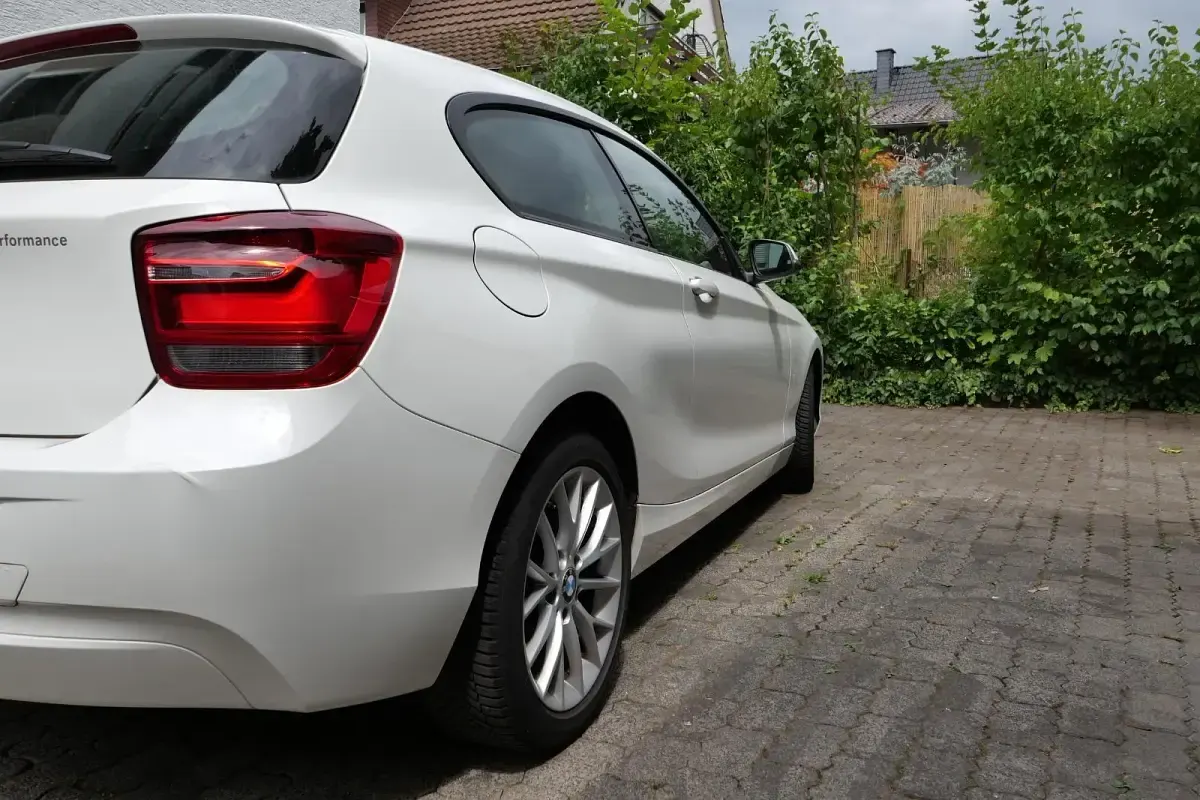 Gebraucht BMW 114 102 PS (75 kW) 2014 Weiß Kleinwagen