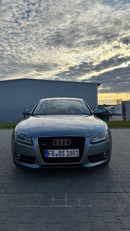 Grau Gebraucht 2010 Audi A5 Sportback Ambiente Kleinwagen | 11.999 € (Fairer Preis) - Bild 1/4