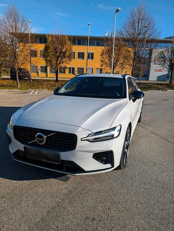 Weiß Gebraucht 2020 Volvo V60 R-Design Kombi | 31.999 € (Guter Preis) - Bild 1/4