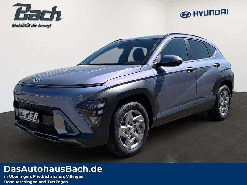 Meta blue Gebraucht 2025 Hyundai Kona Trend SUV | 27.990 € (Superpreis) - Bild 1/4