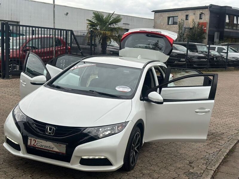 Weiß Gebraucht 2014 Honda Civic Comfort Kombi | 11.999 € (Etwas zu teuer) - Bild 1/4