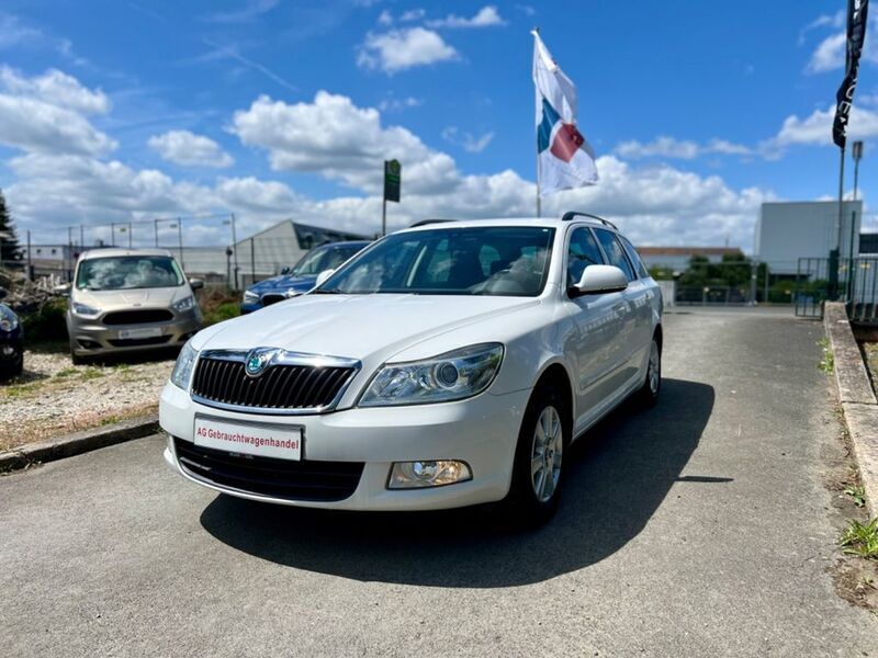 Weiß Gebraucht 2011 Skoda Octavia Impuls Edition Kombi | 6.400 € (Etwas zu teuer) - Bild 1/4