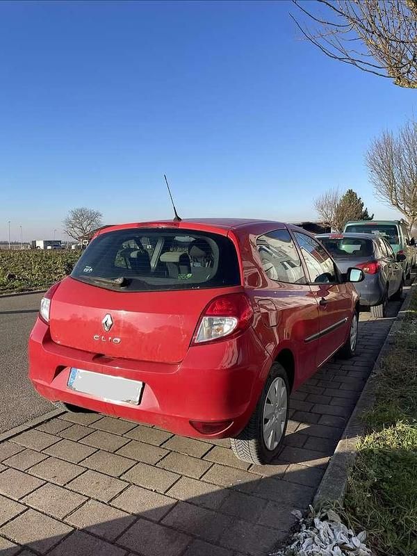 Gebraucht Renault Clio II 75 PS (55 kW) 2009 Limousine