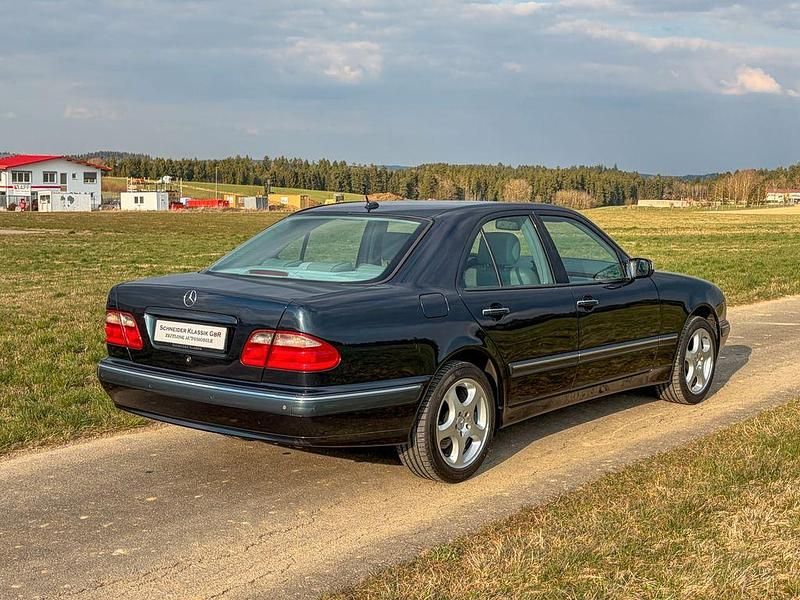 Gebraucht Mercedes E430 Elegance 279 PS (205 kW) 2001 Schwarz Limousine