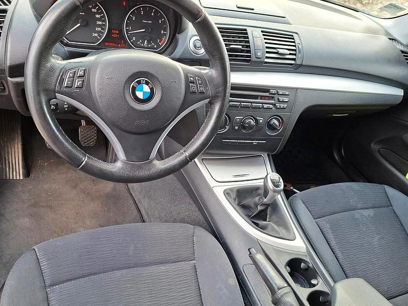 Gebraucht BMW 116 122 PS (89 kW) 2009 Rot Kleinwagen