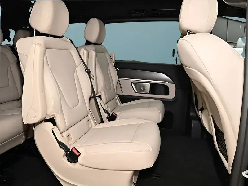 Gebraucht Mercedes V300 237 PS (174 kW) 2025 Schwarz Van / Kleinbus