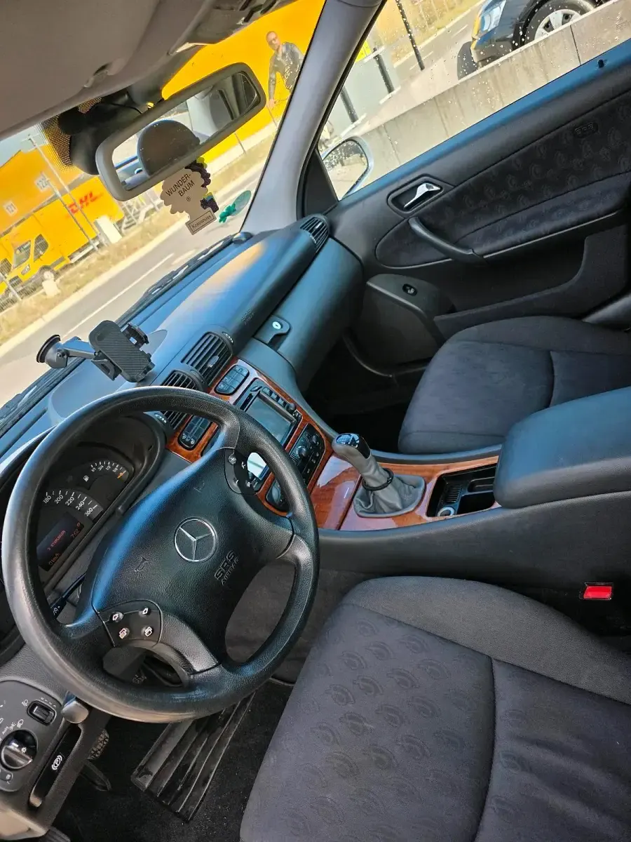 Gebraucht Mercedes C180 129 PS (94 kW) 2001 Silber Limousine