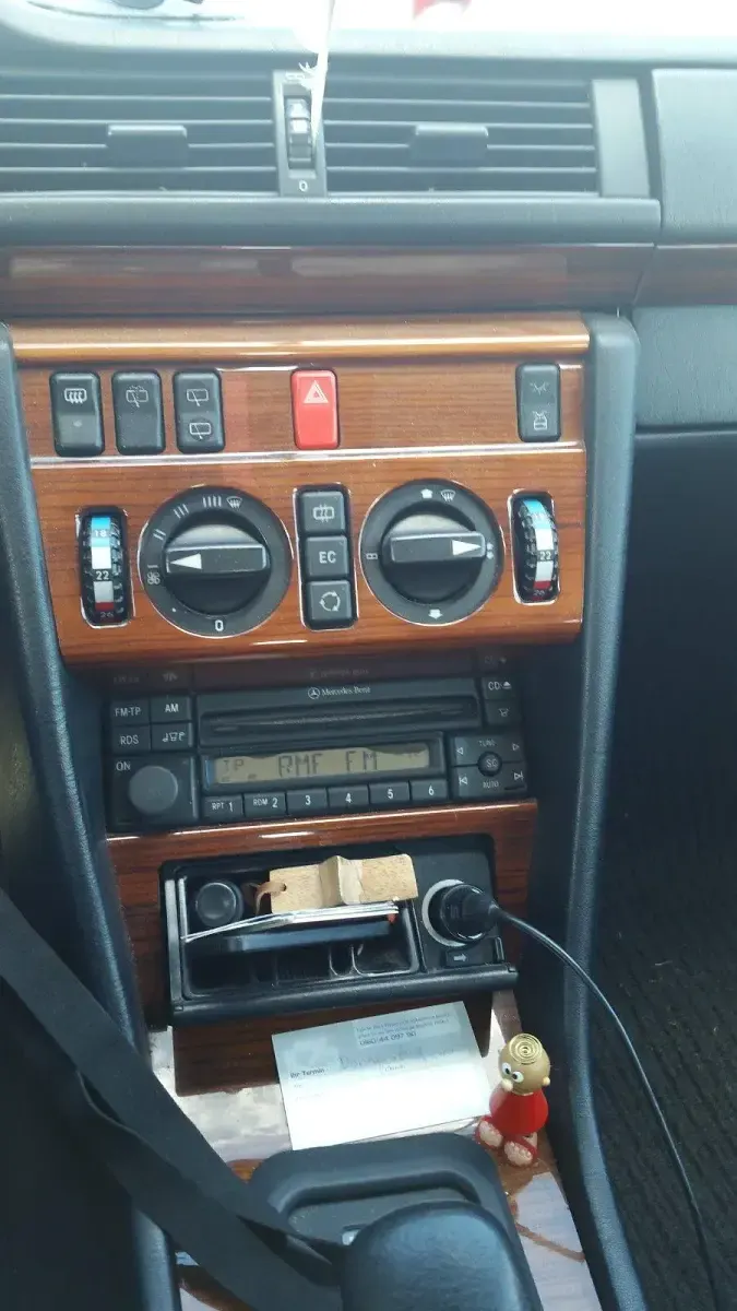 Second-hand Mercedes E250 113 CP (83 kW) 1995 Break