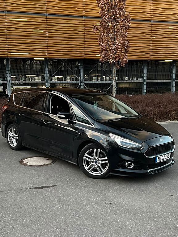Gebraucht Ford S-MAX Titanium 209 PS (153 kW) 2017 Schwarz Van / Kleinbus