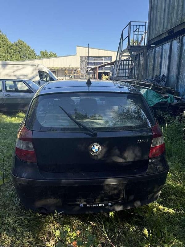 Schwarz Gebraucht 2004 BMW 116 Kleinwagen | 800 € - Bild 1/4