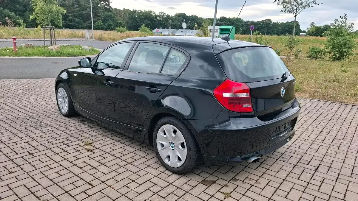 Gebraucht BMW 120 177 PS (130 kW) 2010 Schwarz Kleinwagen