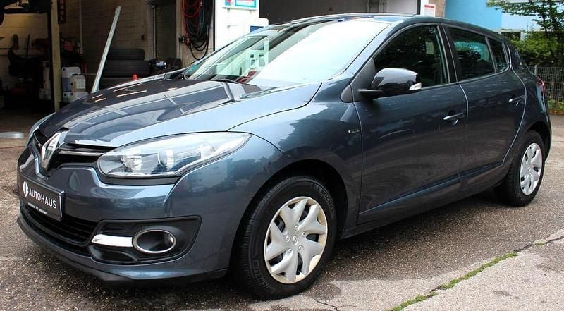 Grau Gebraucht 2015 Renault Mégane III LIMITED Limousine | 4.890 € (Guter Preis) - Bild 1/4