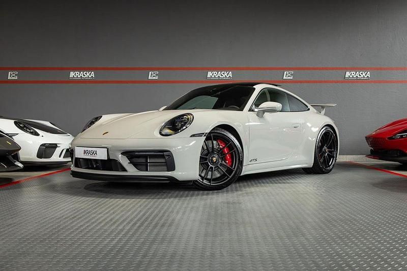 Kreide Gebraucht 2023 Porsche 911 Carrera 4 GTS Coupé | 163.950 € (Etwas zu teuer) - Bild 1/4