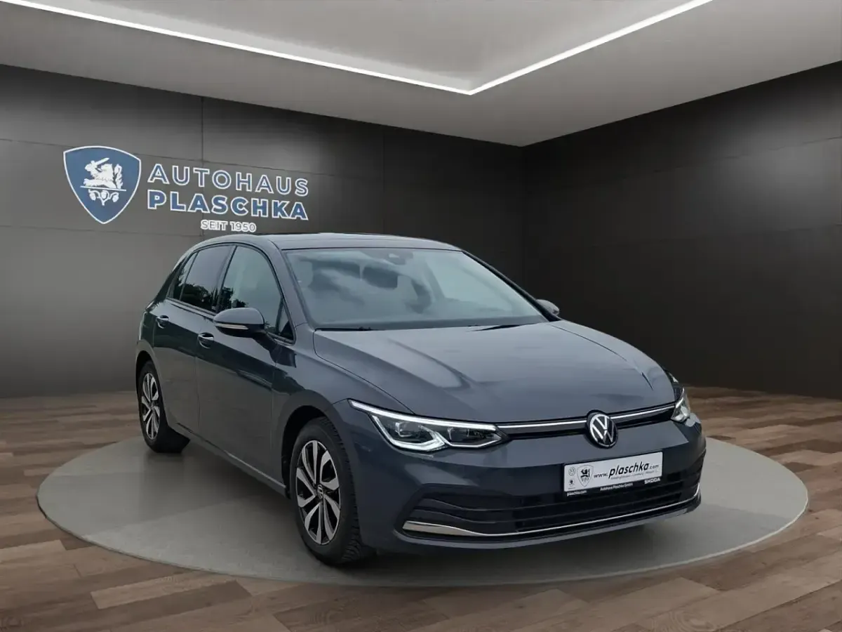 Gebraucht VW Golf VIII Active 150 PS (110 kW) 2022 Delfingrau Limousine