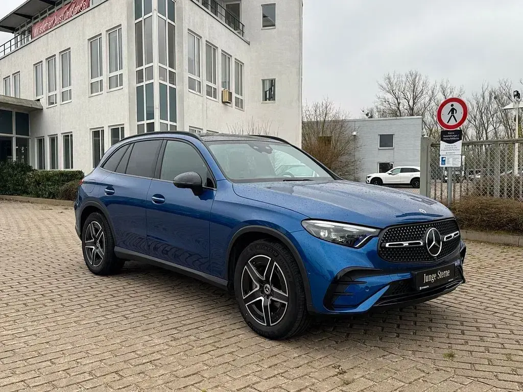 Gebraucht Mercedes GLC300 Advanced Plus 269 PS (197 kW) 2024 Metalliclack spektralblau SUV