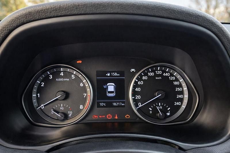 Gebraucht Hyundai i30 Select 120 PS (88 kW) 2017 Weiß Limousine