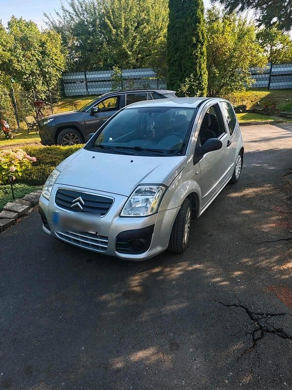 Grau Gebraucht 2009 Citroën C2 Kleinwagen | 1.700 € (Fairer Preis) - Bild 1/4