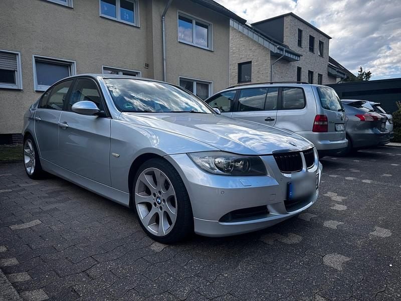 Grau Gebraucht 2006 BMW 320 Limousine | 4.999 € (Guter Preis) - Bild 1/4