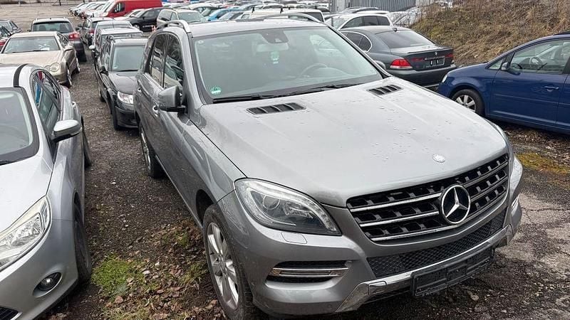 Gebraucht Mercedes ML250 204 PS (150 kW) 2013 Palladiumsilber SUV