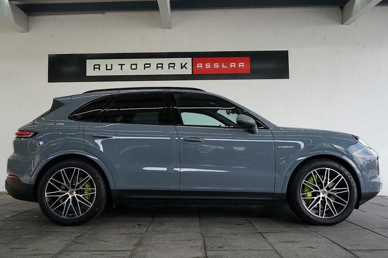 Grau Gebraucht 2024 Porsche Cayenne SUV | 93.880 € (Superpreis) - Bild 1/4