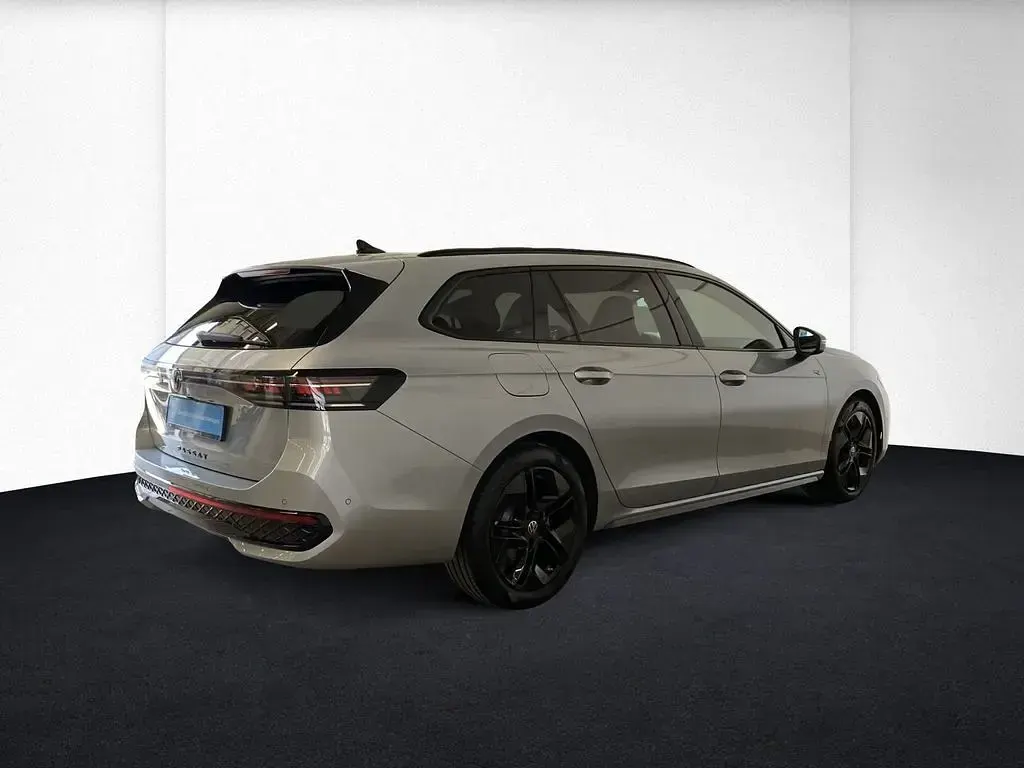 Gebraucht VW Passat Style 193 PS (141 kW) 2025 Silber Kombi