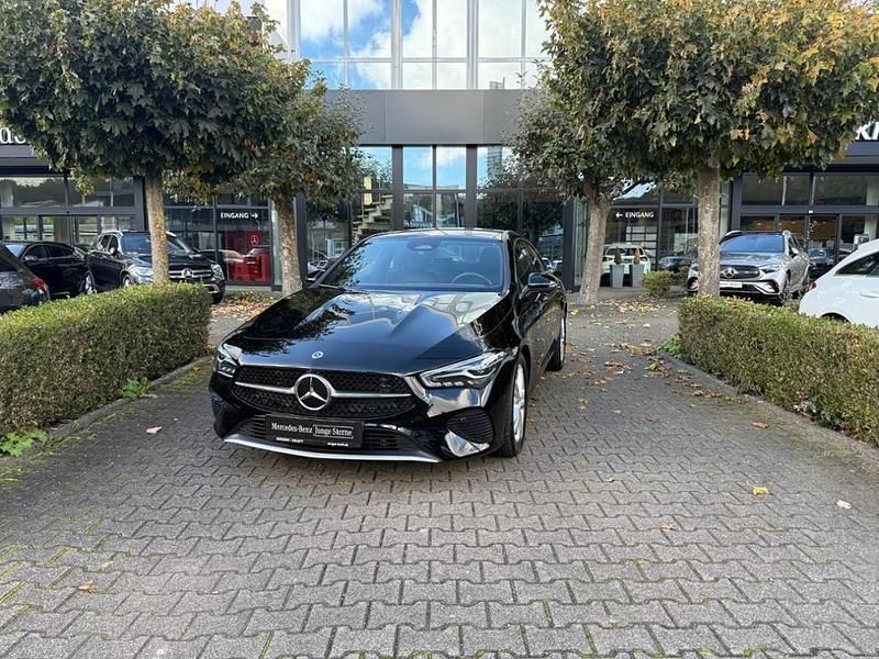 Schwarz Gebraucht 2024 Mercedes CLA180 Limousine | 30.950 € (Guter Preis) - Bild 1/4