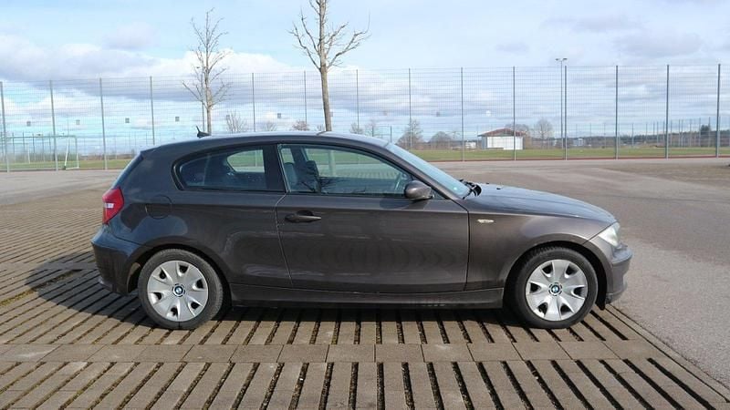 Gebraucht BMW 116 122 PS (89 kW) 2008 Braun Kleinwagen