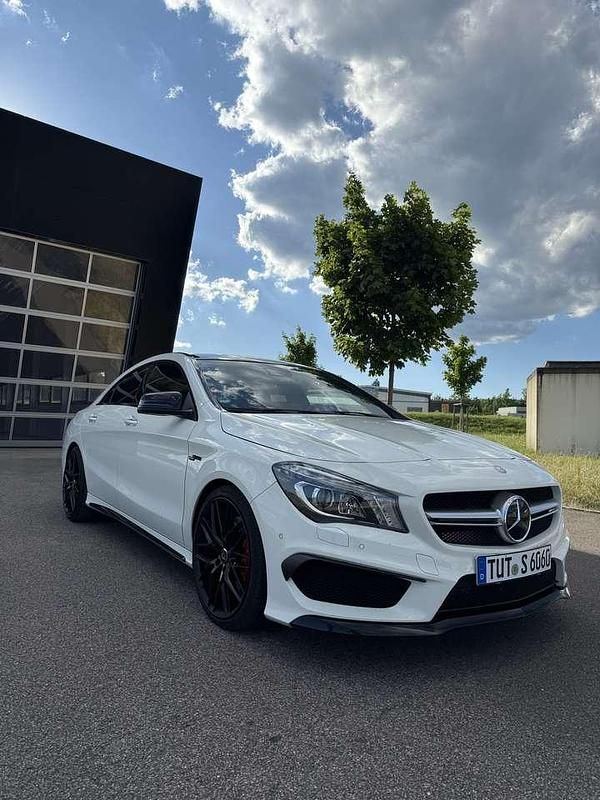 Weiß Gebraucht 2015 Mercedes CLA45 AMG AMG Limousine | 23.500 € (Fairer Preis) - Bild 1/4