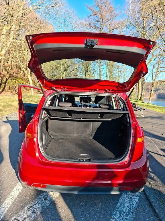 Gebraucht Kia Venga Attract 90 PS (66 kW) 2010 Rot Kleinwagen