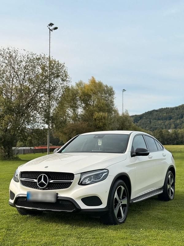 Gebraucht Mercedes GLC250 211 PS (155 kW) 2019 Weiß Coupé