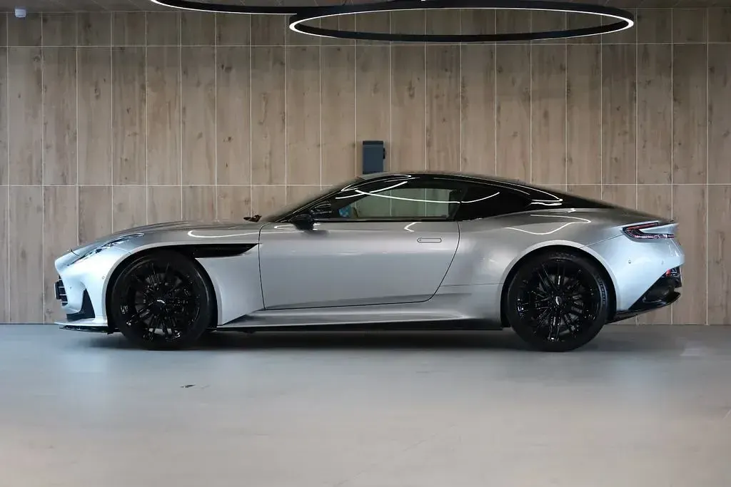 Gebraucht Aston Martin DB12 680 PS (500 kW) 2025 Silber