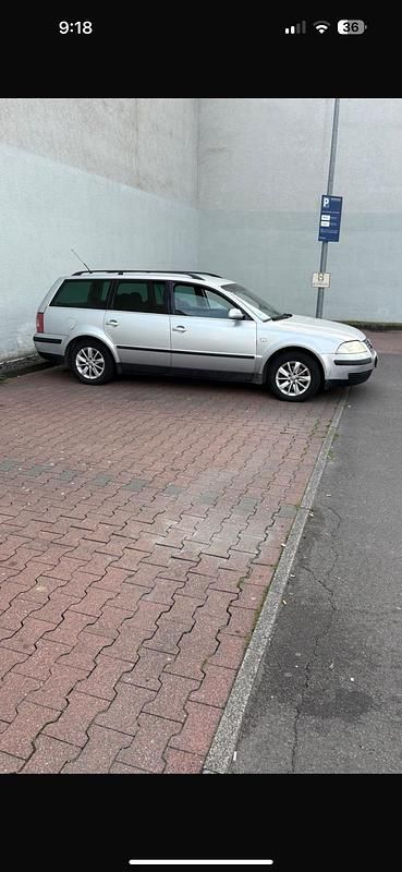 Silber Gebraucht 2002 VW Passat Kombi | 2.600 € (Etwas zu teuer) - Bild 1/2