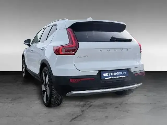 Gebraucht Volvo XC40 Plus 261 PS (191 kW) 2022 Crystal white pearl (metallic) SUV