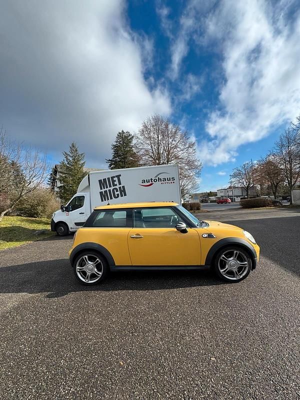 Usata Mini Cooper 75 CV (55 kW) 2009 Giallo Utilitaria