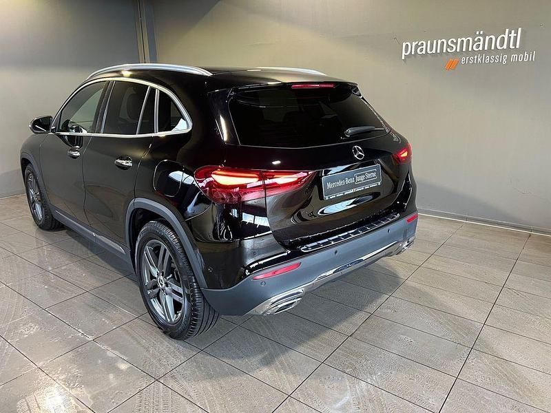 Gebraucht Mercedes GLA200 Progressive 163 PS (119 kW) 2024 Schwarz SUV