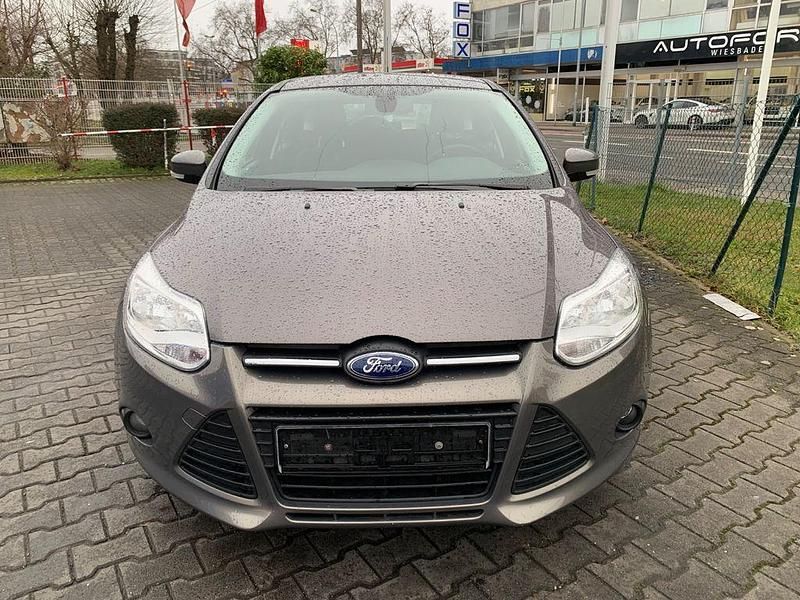 Gebraucht Ford Focus Trend 125 PS (91 kW) 2012 Braun Limousine