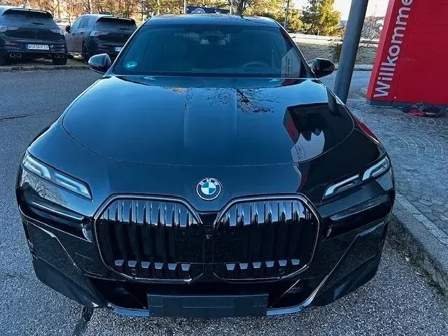 Gebraucht BMW 740 Sport Line 286 PS (210 kW) 2025 Schwarz Limousine