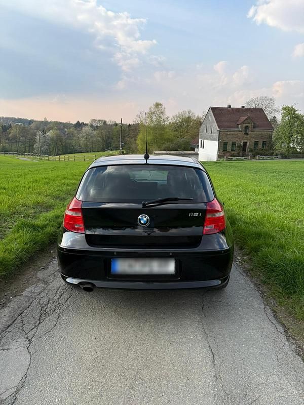 Second-hand BMW 116 122 CP (89 kW) 2007 Negru Hatchback
