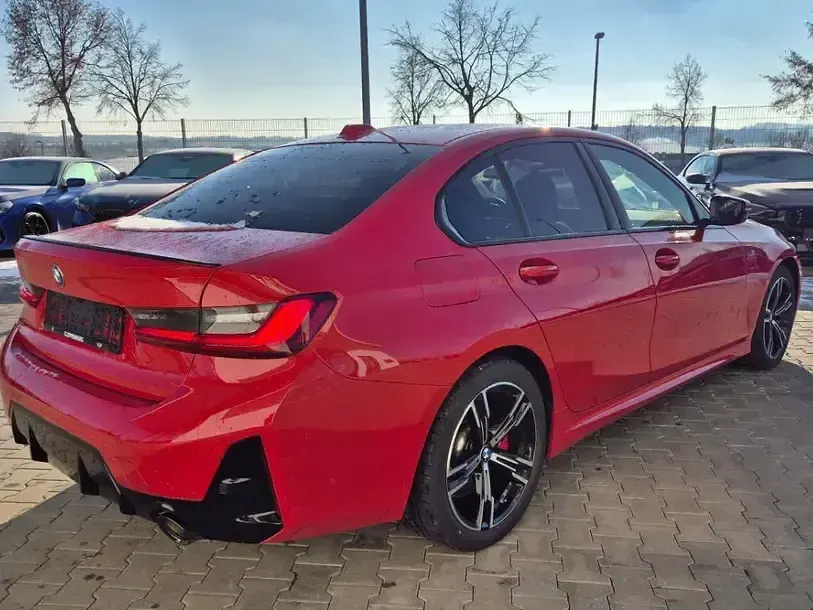 Gebraucht BMW 330 Comfort Edition 245 PS (180 kW) 2024 Rot Limousine
