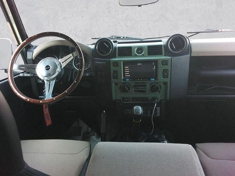 Gebraucht Land Rover Defender Heritage 122 PS (89 kW) 2015 Grün Kombi