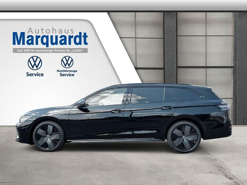Gebraucht VW Passat R-line 193 PS (141 kW) 2024 Grenadillschwarz Kombi