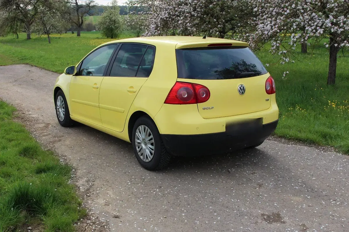 Gebraucht VW Golf V 105 PS (77 kW) 2005 Gelb Kleinwagen