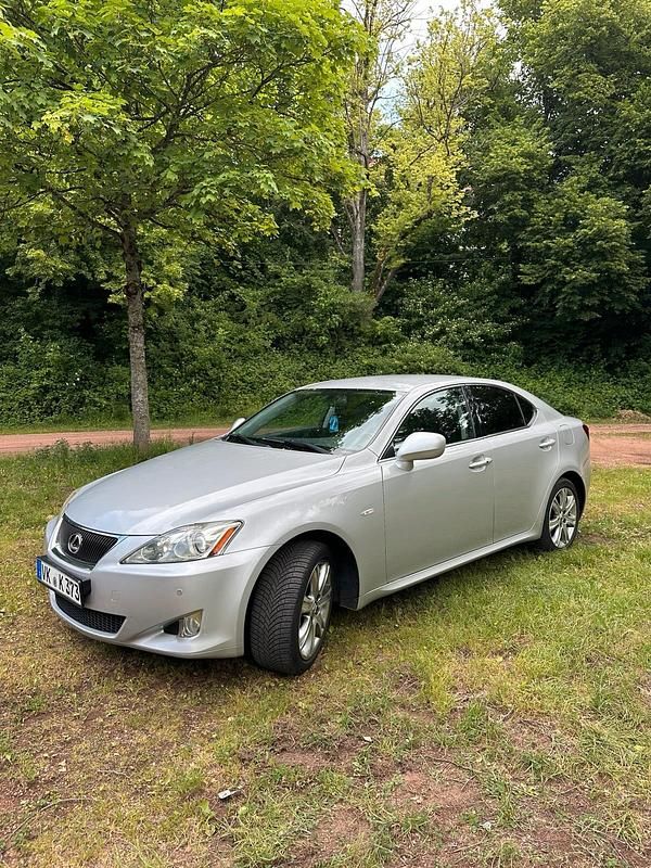Silber Gebraucht 2008 Lexus IS220d Limousine | 5.000 € - Bild 1/4